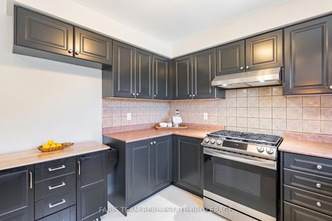 Photo 9 at 11 Berry Court, Ardagh, Barrie