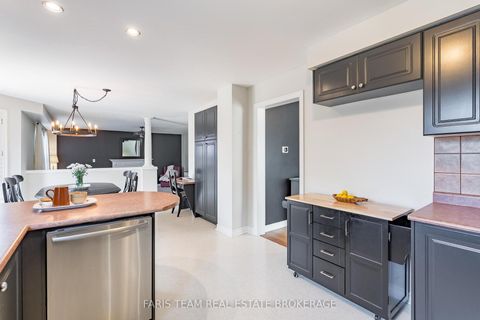 Photo 11 at 11 Berry Court, Ardagh, Barrie