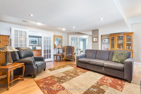 Photo 30 at 11 Berry Court, Ardagh, Barrie