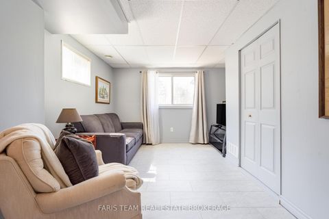 Photo 31 at 11 Berry Court, Ardagh, Barrie