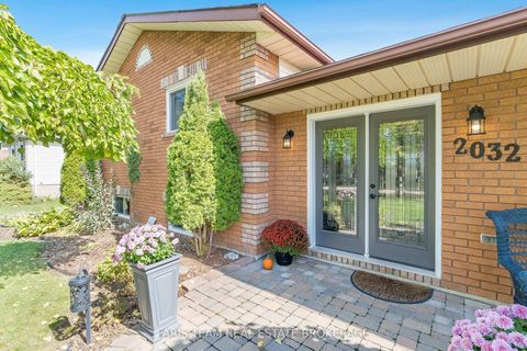Photo 3 at 2032 Chantler Street, Stroud, Innisfil