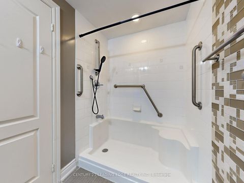 Photo 20 at 1020 - 11211 Yonge Street, Devonsleigh, Richmond Hill