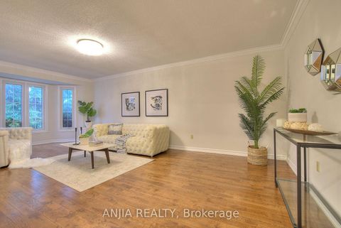 Photo 2 at 22 Chiltern Hill, Bayview Hill, Richmond Hill