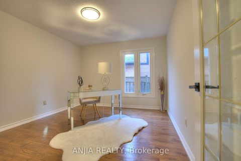 Photo 3 at 22 Chiltern Hill, Bayview Hill, Richmond Hill