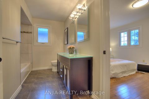 Photo 7 at 22 Chiltern Hill, Bayview Hill, Richmond Hill