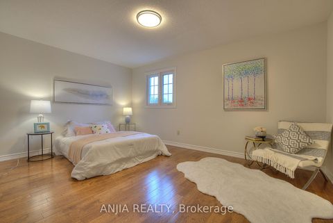 Photo 8 at 22 Chiltern Hill, Bayview Hill, Richmond Hill