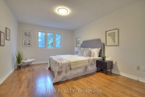 Photo 9 at 22 Chiltern Hill, Bayview Hill, Richmond Hill