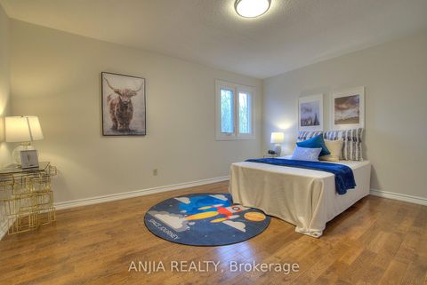 Photo 10 at 22 Chiltern Hill, Bayview Hill, Richmond Hill