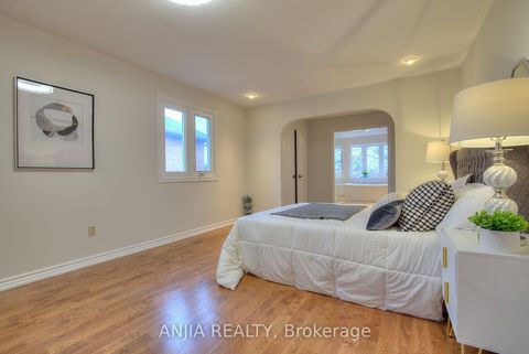 Photo 11 at 22 Chiltern Hill, Bayview Hill, Richmond Hill