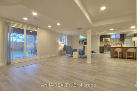 Photo 14 at 22 Chiltern Hill, Bayview Hill, Richmond Hill