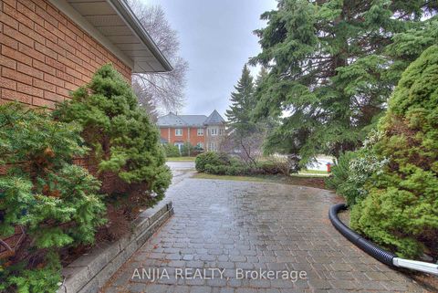 Photo 16 at 22 Chiltern Hill, Bayview Hill, Richmond Hill