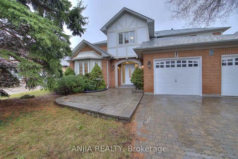 Photo 17 at 22 Chiltern Hill, Bayview Hill, Richmond Hill