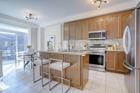 Photo 8 at 11 Chao Crescent, Oak Ridges, Richmond Hill