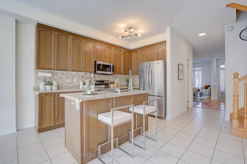 Photo 10 at 11 Chao Crescent, Oak Ridges, Richmond Hill