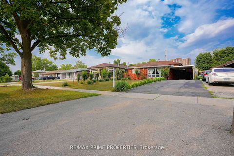 Photo 2 at 81 Silverstone Drive, Jamestown, Toronto