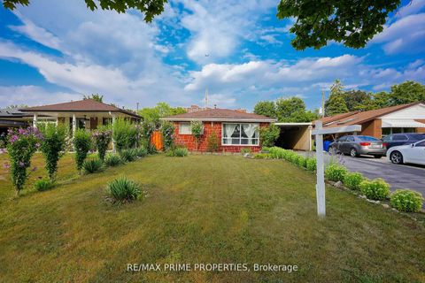 Photo 3 at 81 Silverstone Drive, Jamestown, Toronto