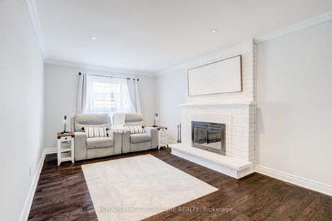 Photo 2 at 5 Longhouse Street, East Woodbridge, Vaughan