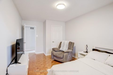 Photo 18 at 5 Longhouse Street, East Woodbridge, Vaughan