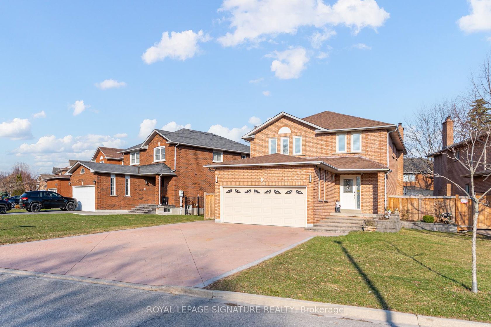 5 Longhouse Street, East Woodbridge, Vaughan photo number 2