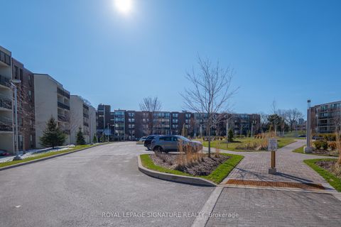 Photo 3 at 404 - 30 Fashion Roseway, Willowdale East, Toronto