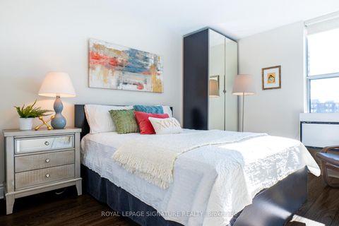 Photo 5 at 404 - 30 Fashion Roseway, Willowdale East, Toronto