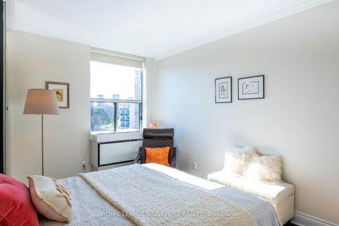 Photo 6 at 404 - 30 Fashion Roseway, Willowdale East, Toronto