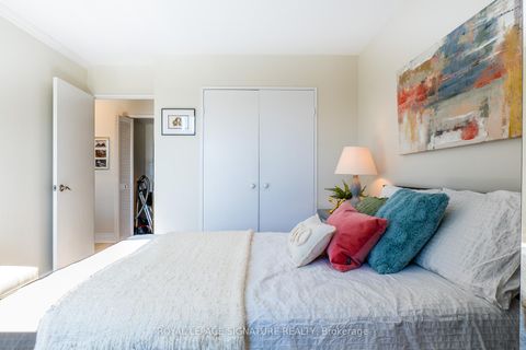 Photo 7 at 404 - 30 Fashion Roseway, Willowdale East, Toronto