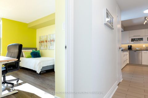 Photo 12 at 404 - 30 Fashion Roseway, Willowdale East, Toronto