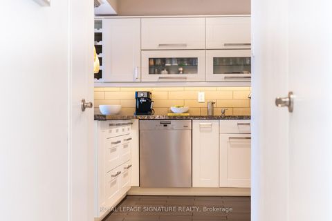 Photo 19 at 404 - 30 Fashion Roseway, Willowdale East, Toronto