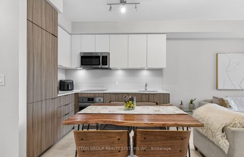 Photo 2 at 212 - 223 St Clair Avenue W, Casa Loma, Toronto