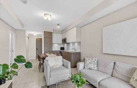 Photo 4 at 212 - 223 St Clair Avenue W, Casa Loma, Toronto
