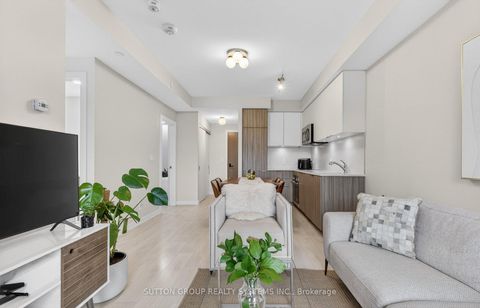 Photo 5 at 212 - 223 St Clair Avenue W, Casa Loma, Toronto