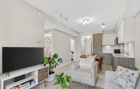 Photo 6 at 212 - 223 St Clair Avenue W, Casa Loma, Toronto