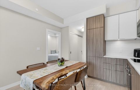 Photo 8 at 212 - 223 St Clair Avenue W, Casa Loma, Toronto