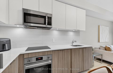 Photo 10 at 212 - 223 St Clair Avenue W, Casa Loma, Toronto