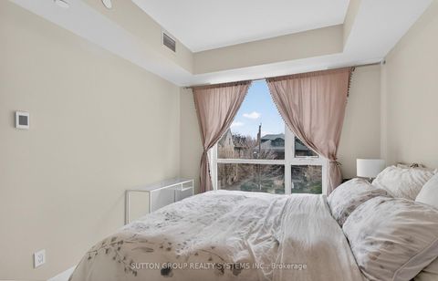 Photo 15 at 212 - 223 St Clair Avenue W, Casa Loma, Toronto