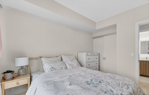 Photo 16 at 212 - 223 St Clair Avenue W, Casa Loma, Toronto