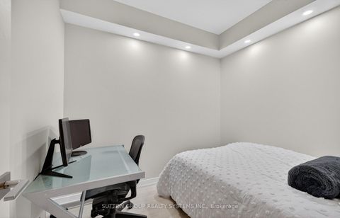 Photo 17 at 212 - 223 St Clair Avenue W, Casa Loma, Toronto