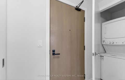 Photo 21 at 212 - 223 St Clair Avenue W, Casa Loma, Toronto