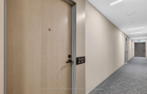 Photo 24 at 212 - 223 St Clair Avenue W, Casa Loma, Toronto