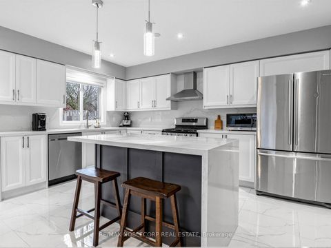 Photo 10 at 479 Greig Circle, College Manor, Newmarket