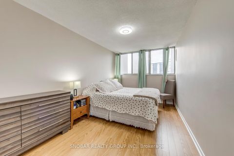 Photo 10 at 810 - 11 Wincott Drive, The Westway, Toronto