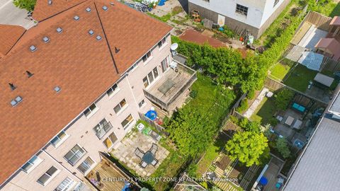 Photo 4 at 28 Seminoff Street, Birchmount, Toronto