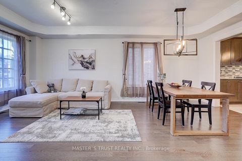 Photo 5 at 242 Paradelle Drive, Oak Ridges Lake Wilcox, Richmond Hill