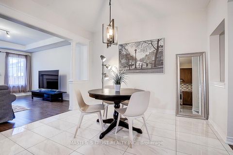 Photo 11 at 242 Paradelle Drive, Oak Ridges Lake Wilcox, Richmond Hill