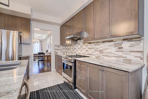 Photo 13 at 242 Paradelle Drive, Oak Ridges Lake Wilcox, Richmond Hill