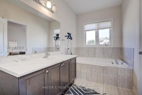 Photo 26 at 242 Paradelle Drive, Oak Ridges Lake Wilcox, Richmond Hill