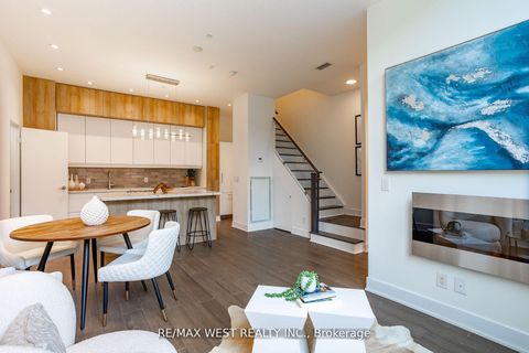 Photo 3 at TH02 - 508 Wellington Street W, Waterfront Communities C1, Toronto