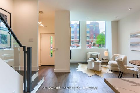 Photo 4 at TH02 - 508 Wellington Street W, Waterfront Communities C1, Toronto