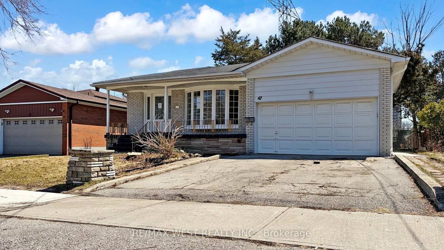 47 Tobermory Drive, Black Creek, Toronto photo number 2